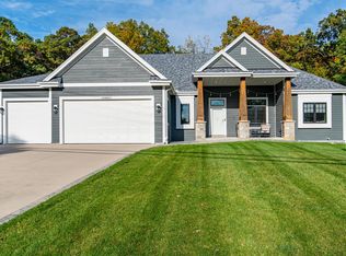 W304N2477 Maple Ave, Town Of Delafield, WI 53072