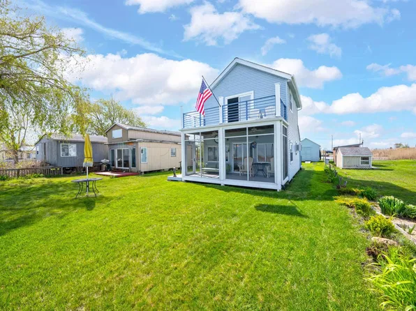 7286 S Channel Dr, Harsens Island, MI 48028
