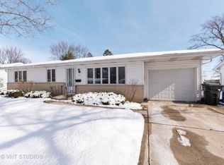 201 Carla Dr, South Elgin, IL 60177