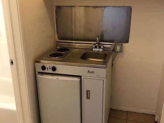 5th image of 1331 N Alta Vista Blvd