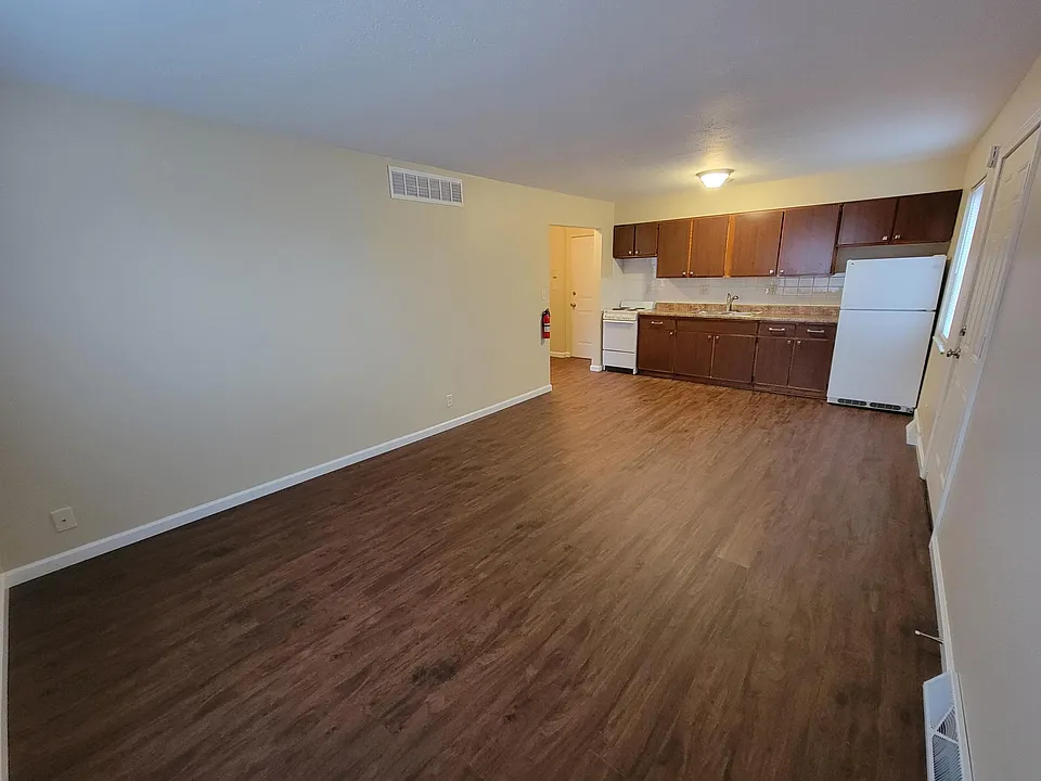 1090 Tonawanda Ave #1090