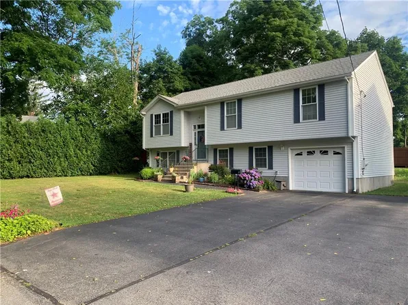 7 Carmine Dr, North Providence, RI 02911