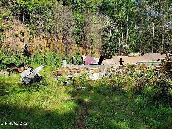 4th image of 3044 E Pkwy
