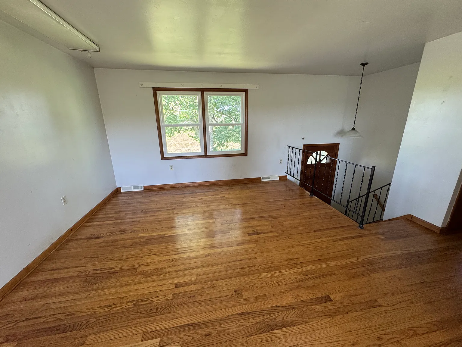 3 bed, 2200 sqft, $2,300 — Photo 4