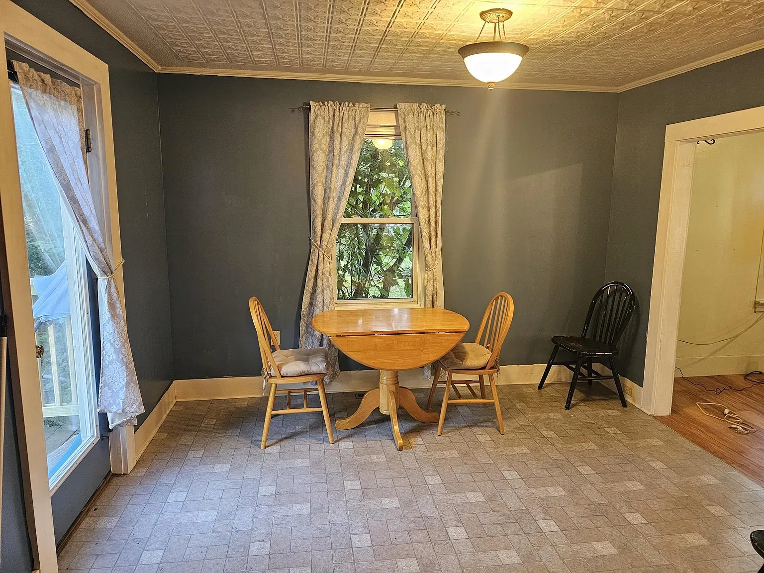 3 bed, 1.0 bath, 1152 sqft, $2,750 — Photo 4