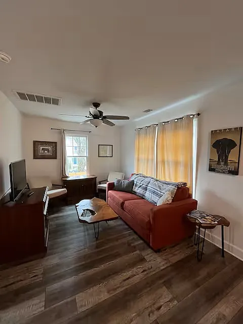 1 bed, 800 sqft, $1,800 — Photo 4