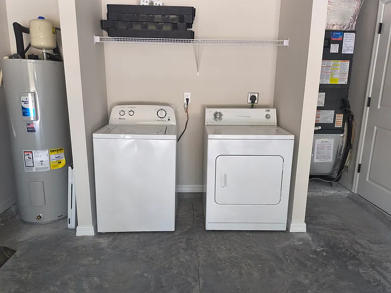 8 Unique Ct — Photo 37