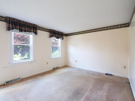 3rd image of 7 Holly St