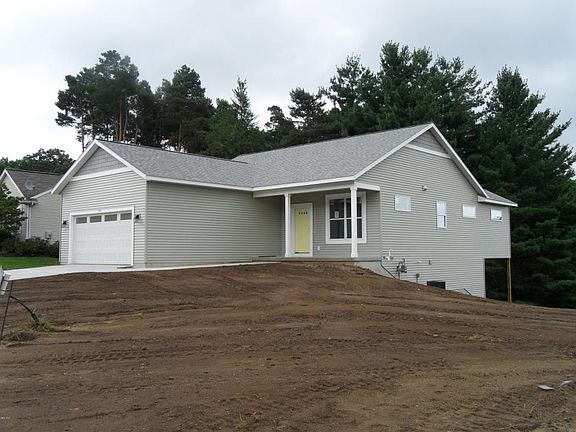 3rd image of 1470 Lawncrest Ct NE