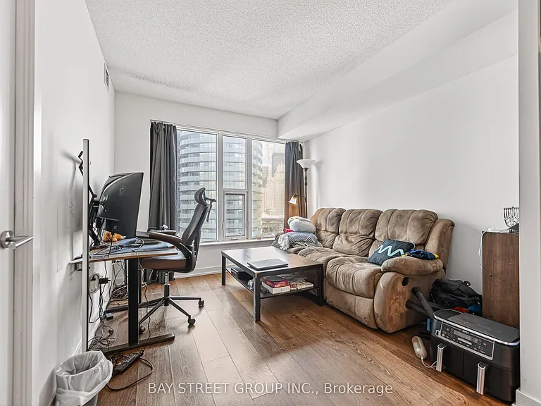 10 York St #1002 — Photo 14