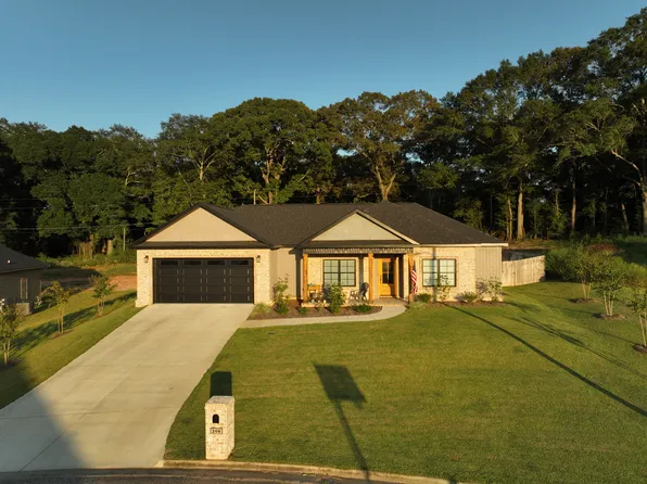 208 Clearview Dr, Enterprise, AL 36330