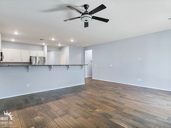 4th image of 17115 W Orchid Ln