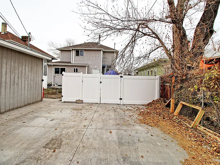 915 Grand Ave #BASEMENT — Photo 3