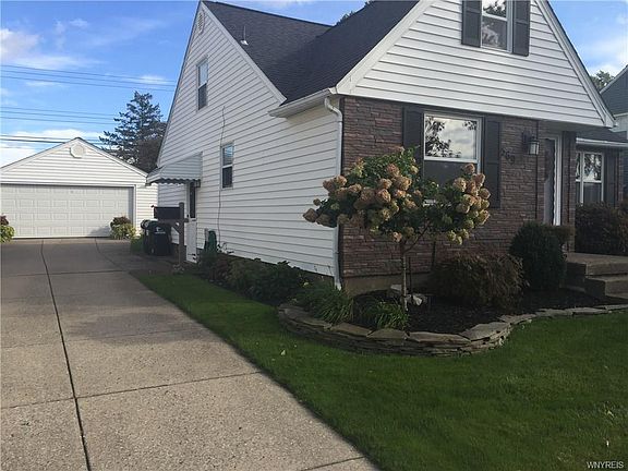 2nd image of 569 Cornwall Ave