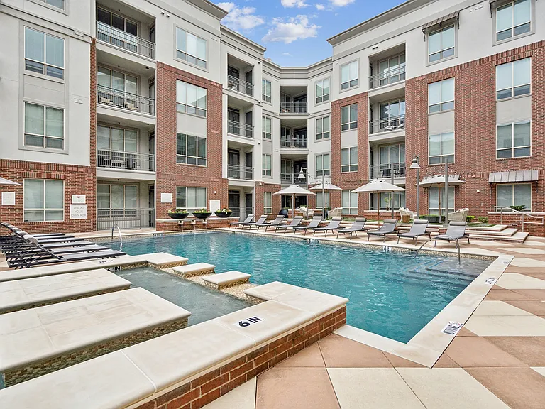 ALARA Uptown Luxury Apartments — Photo 12