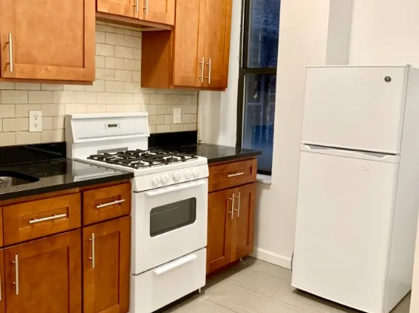 224 East 27th Street image 1 of 8