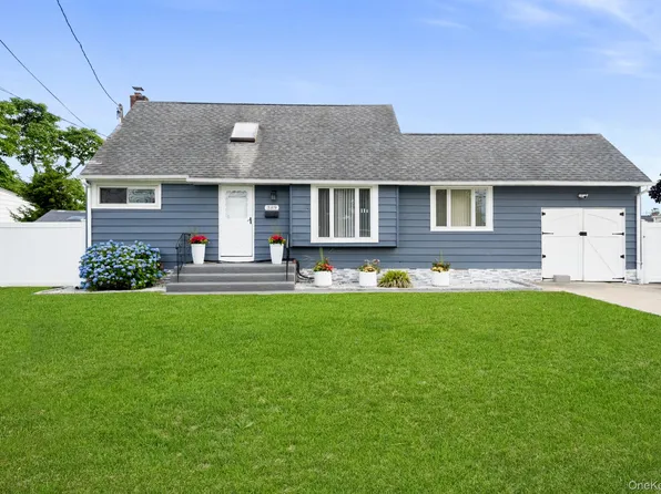 389 33rd Street, Lindenhurst, NY 11757