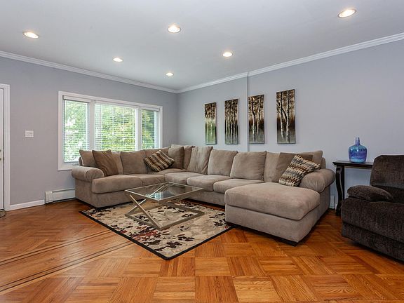 4th image of 63 Grand St