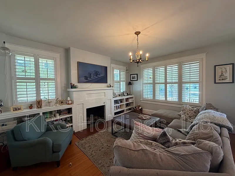 3 bed, 2.0 bath, 1916 sqft, $2,300 — Photo 4