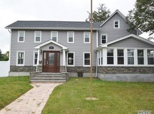 75 Nassau Rd, Oceanside, NY 11572