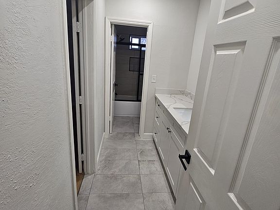 4th image of 1346 N Las Palmas Ave #219