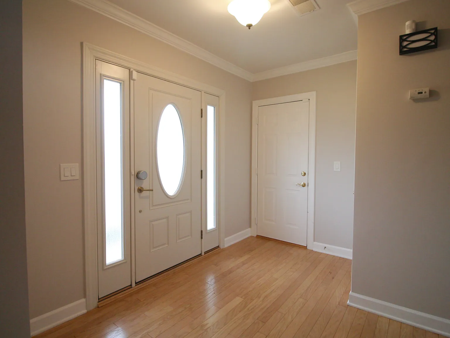 4 bedroom single family home in Ashburn Village — Photo 2