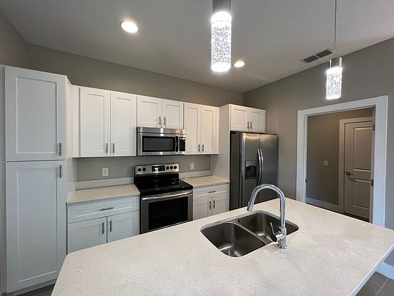 3rd image of 303 Hibiscus Dr