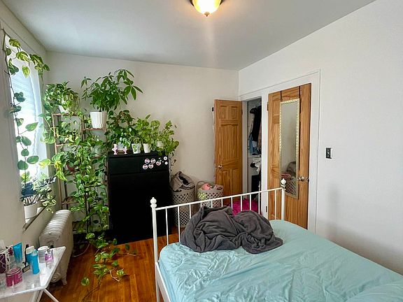 2nd image of 2131 27th St APT D4