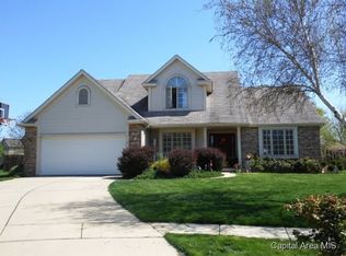 826 E Locust Ct, Chatham, IL 62629