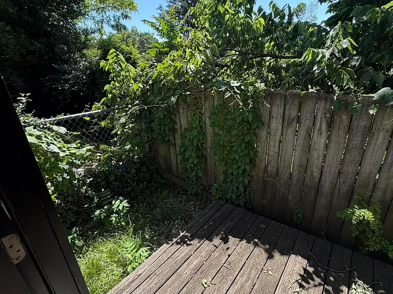 246 Warnock St — Photo 15