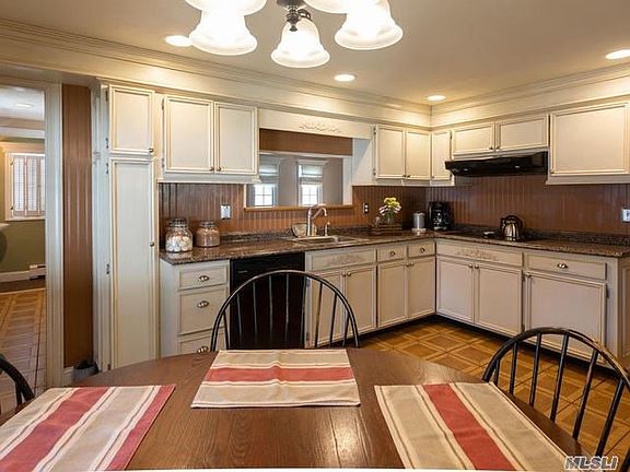 5th image of 2 Cornelia Ln
