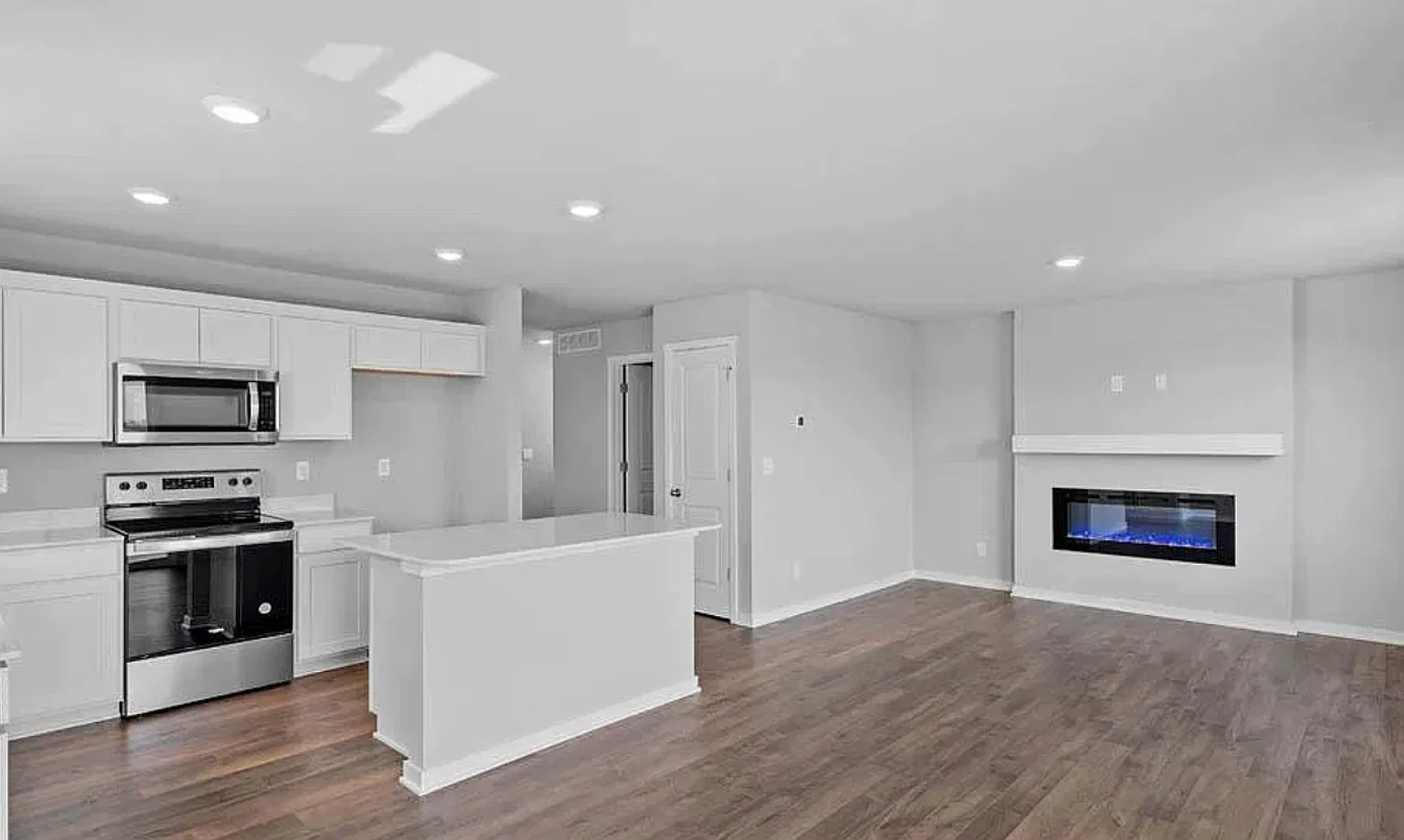 Spacious Newer Construction 4-Bedroom Home in Northwest Omaha! — Photo 1