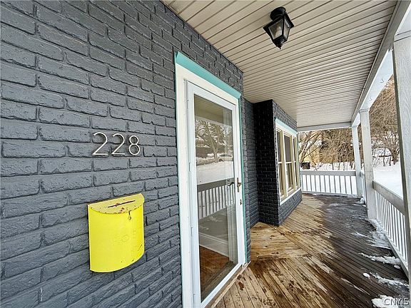5th image of 228 Westminster Ave