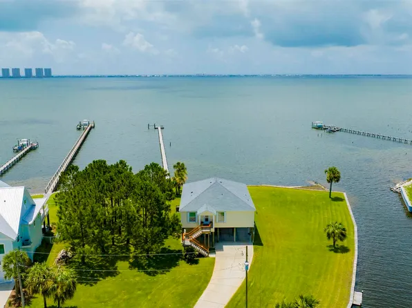 1002 Magnolia Ln, Gulf Breeze, FL 32563