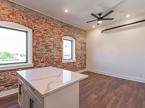 4th image of 1211 Bainbridge St Unit 3D