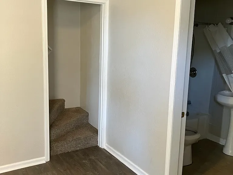 1323 Fraser St — Photo 7