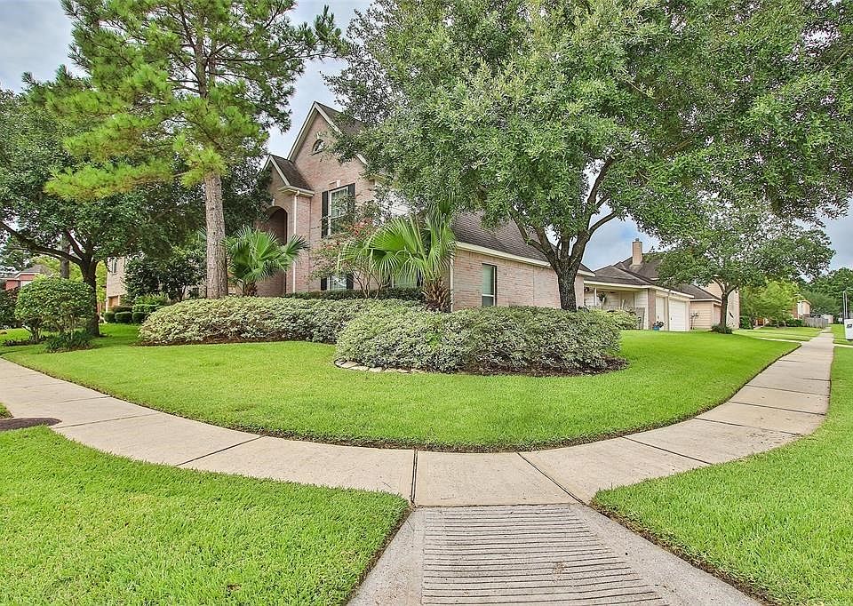 Welcome home.   From the moment you pull up in front of the home and notice all the big shady beautiful trees you will fall in love with it.   This 4/2.5 resides on a spacious corner lot with a hard to find 3 car garage.   Relax out on the oversized  back patio or enjoy an evening stroll on the neighborhood sidewalks.  This home has it all!