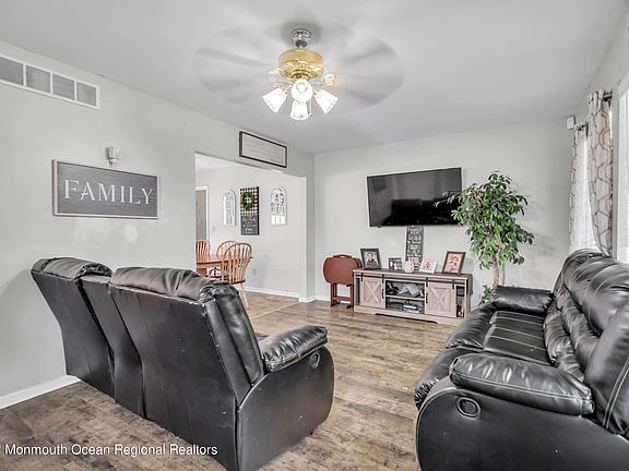 2nd image of 1100 Englemere Blvd