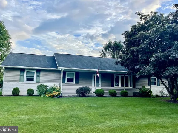 156 Brookside Ave, Hershey, PA 17033