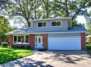 34 Hilltop Dr, Schaumburg, IL 60193