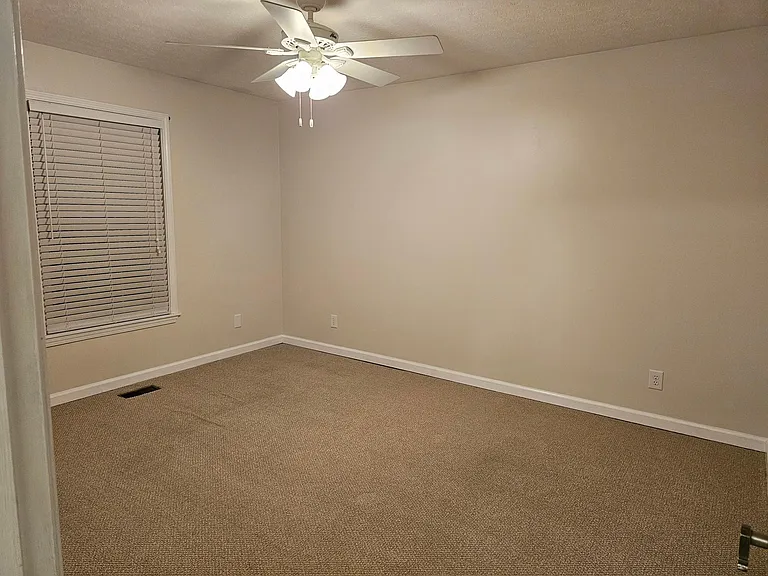121 Winding Way — Photo 11