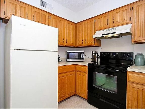 3rd image of 336 Melrose Dr APT 22C