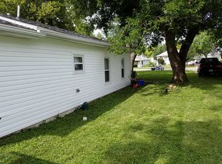 255 12th St, Wood River, IL 62095