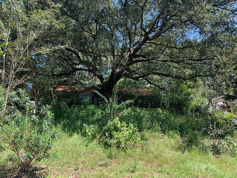 1st image of 5709 Woodchase Cir W
