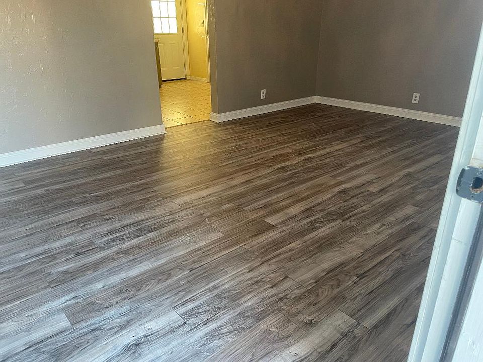 1st image of 920 N Oak St