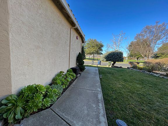 4th image of 926 Loyola Way