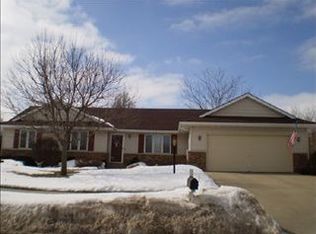 820 Wild Oats Trl, Freeport, IL 61032