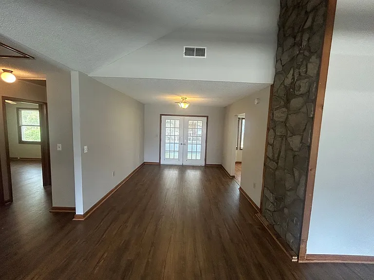 307 Stratford Pl — Photo 10