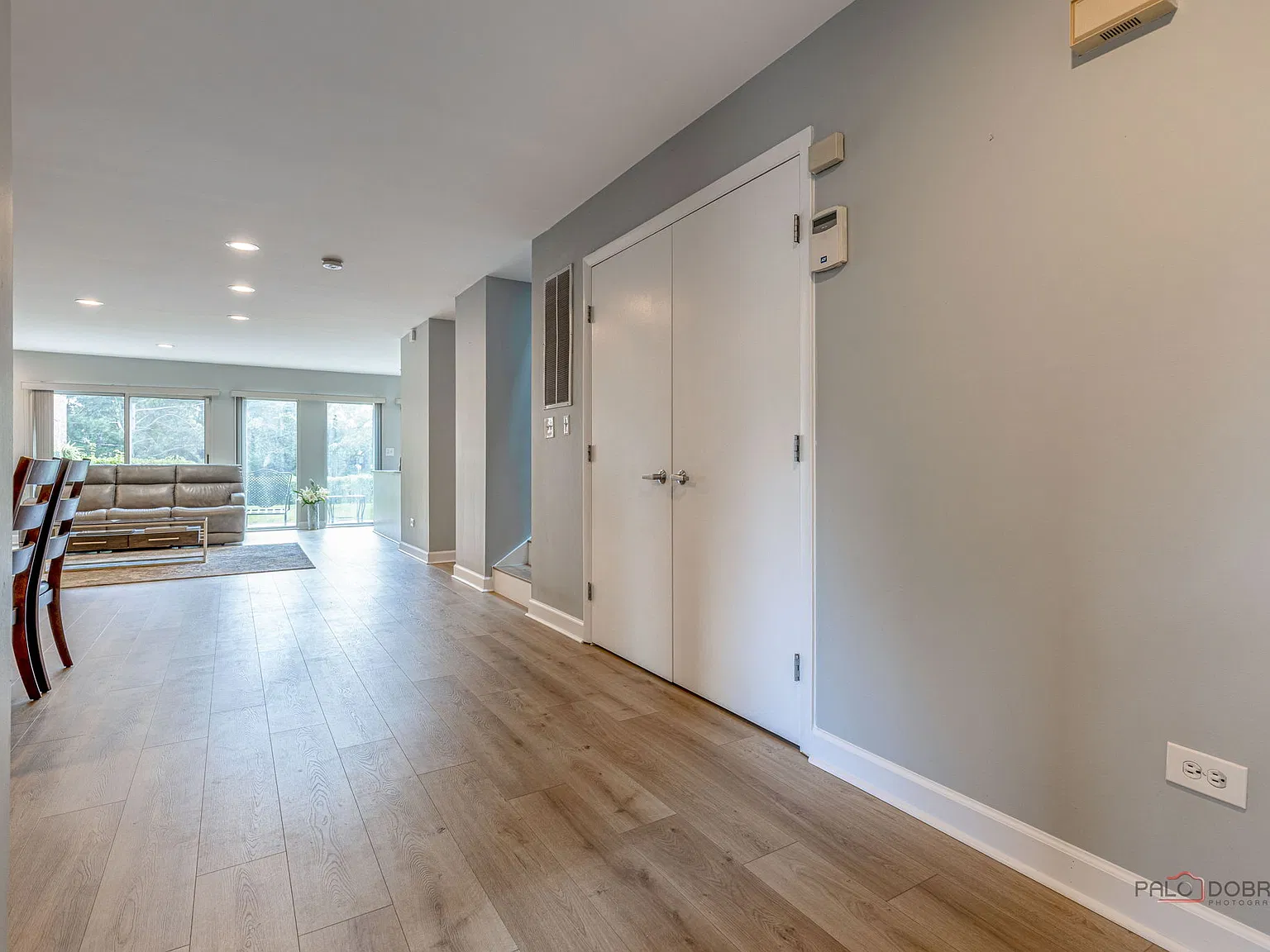 3 bed, 2.5 bath, 2106 sqft, $3,950 — Photo 2
