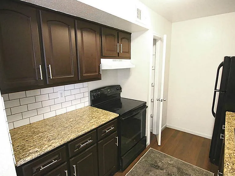 5550 N Braeswood Blvd #136 — Photo 3